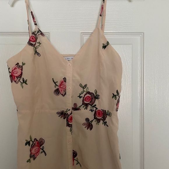 🆕✨ENGLISH FACTORY✨EMBROIDERED FLORAL BUTTON UP SLEEVELESS MIDI DRESS - Picture 2 of 4